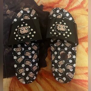 Brand New Betty Boop Black & Tan Slides